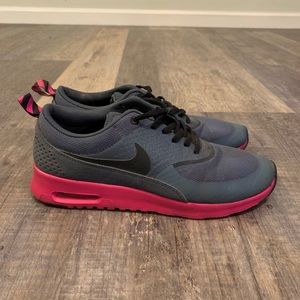 Women’s Nike size 9